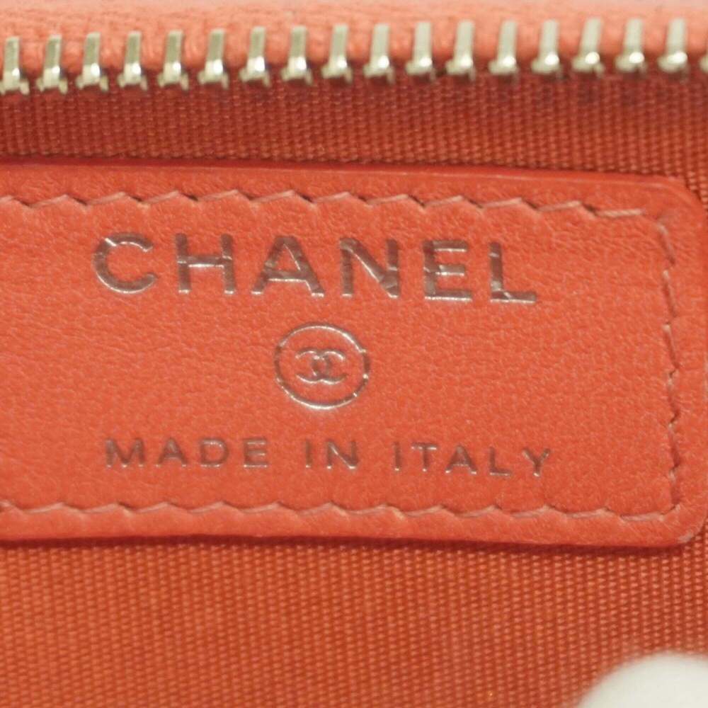 CHANEL Red Lambskin Leather Wallet - Picture 4 of 10